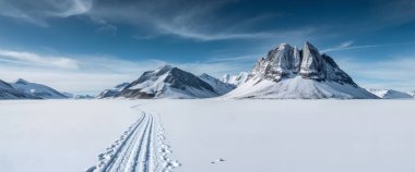 Dağların güzel kış manzarası