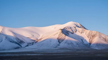Karlı güzel dağ manzarası