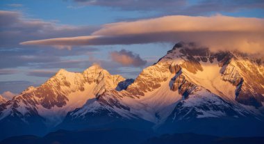 Dağların güzel manzarası