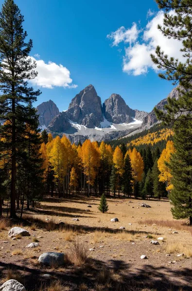 Dağları olan güzel dağ manzarası