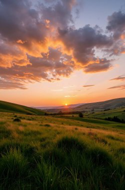 Gölün üzerinde güzel bir gün batımı