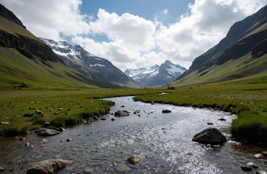 Yeni Zelanda eyaletinin vadisindeki dağların güzel manzarası.