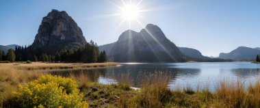 Dağlarda güzel bir gün batımı