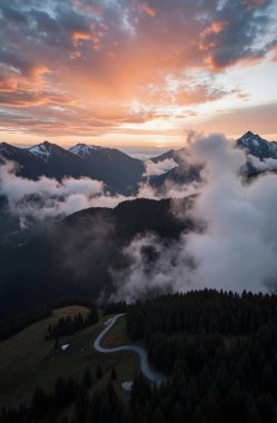 Dağlarda gün batımı