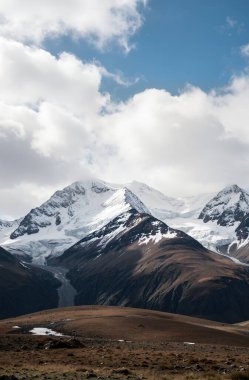 Karlı güzel dağ manzarası