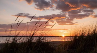 Yaz aylarında denize günbatımı