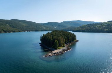 Güzel göl manzarası