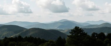 Dağların güzel manzarası