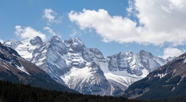 Dağların güzel manzarası