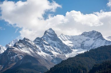 Dağların güzel manzarası