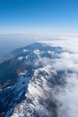 Dağlardaki dağ manzarası