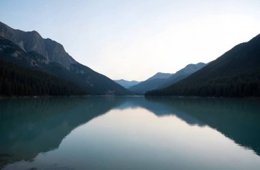 Dağlardaki güzel göl