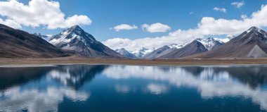 Dağların güzel manzarası