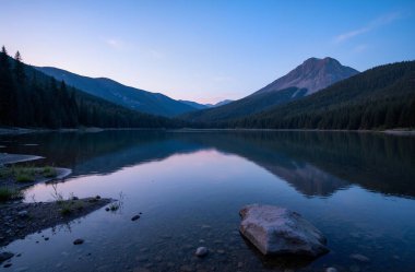 Gölde güzel bir gün batımı