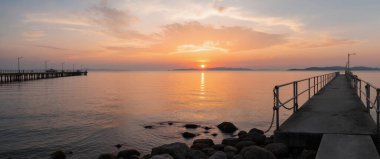 Denizde güzel bir gün batımı