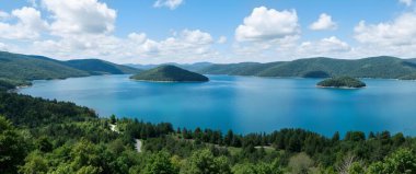 Güzel göl manzarası