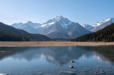 Dağlardaki gölün güzel manzarası