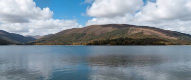 Dağlarda dağ gölü