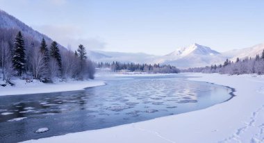Dağlardaki donmuş nehir.