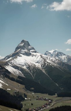 Dağ doruklarına Alpleri'nde
