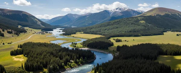 Dağların güzel manzarası
