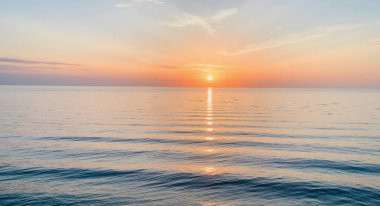 Denizde gün doğumu