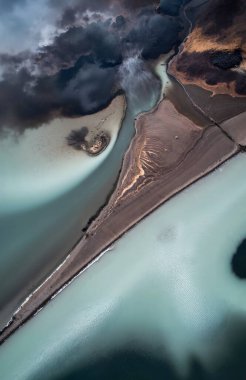 Deniz ve sahilin havadan görünüşü