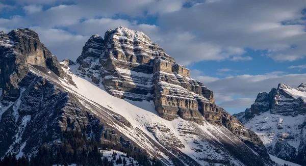 Görkemli Dolomitler manzarası, İtalya.