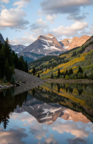 Colorado Nehri ve dağlar