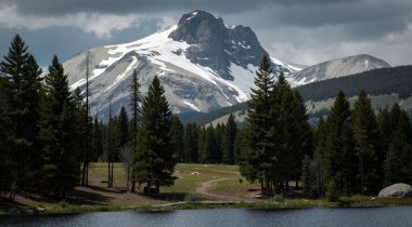 Dağların güzel manzarası