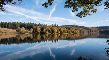 Dağlardaki güzel göl