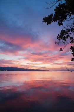 Güzel göl manzarası