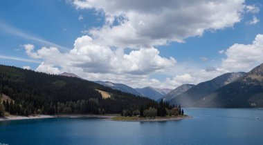 Gölün güzel manzarası