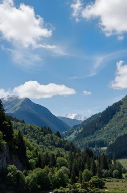 güzel manzara dağlar üzerinde