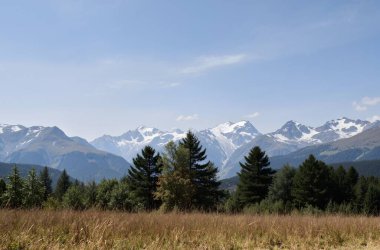 Dağlardaki güzel dağ manzarası