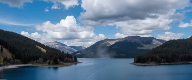 Gölün güzel manzarası