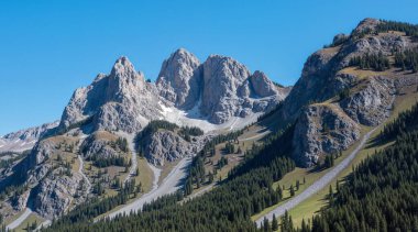 Dağların güzel manzarası. Doğa, seyahat