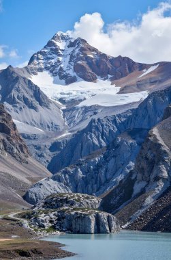 Gölün güzel manzarası