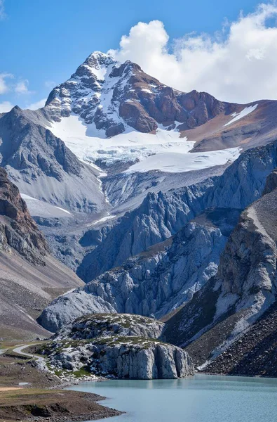 Gölün güzel manzarası