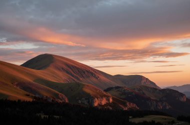 Karpatlarda güzel gün batımı.