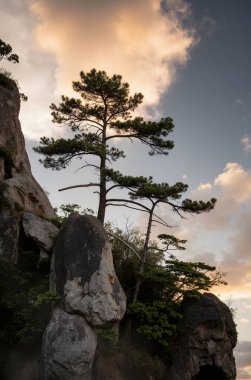 Dağlarda güzel bir gün batımı