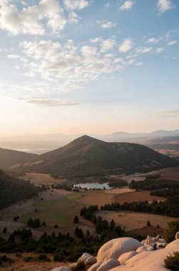 Dağlarda güzel gün batımı