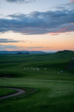 Dağlarda güzel bir gün batımı
