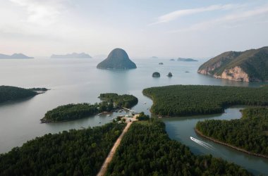 Denizden sahile güzel bir manzara.