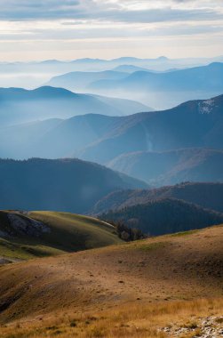 Dağın üstünde güzel bir gün batımı