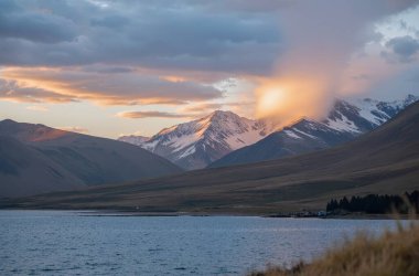Gölün üzerinde güzel bir gün batımı