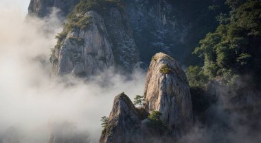 Sabahları dağların güzel manzarası