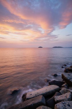 Deniz kıyısının güzel manzarası