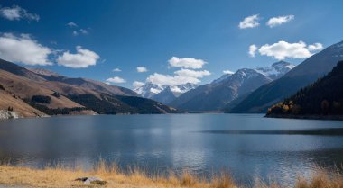 Gölün güzel manzarası