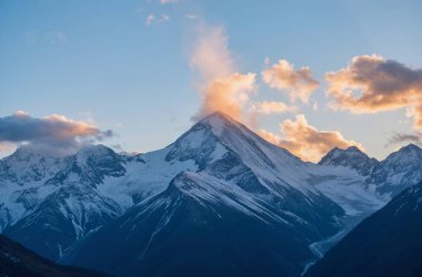 Karlı güzel dağ manzarası